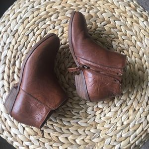 SoftWalk Rocklin Leather Booties
